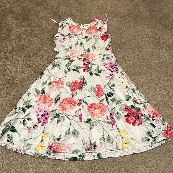 NWT Studio One V-Neck Fit and Flare Floral Print Dress Sz 4 Easter Spring - Picture 6 of 6